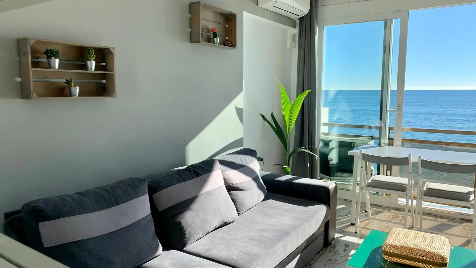 Malibu - “Vive En La Playa” “Live On The Beach” Benalmadena Apartment