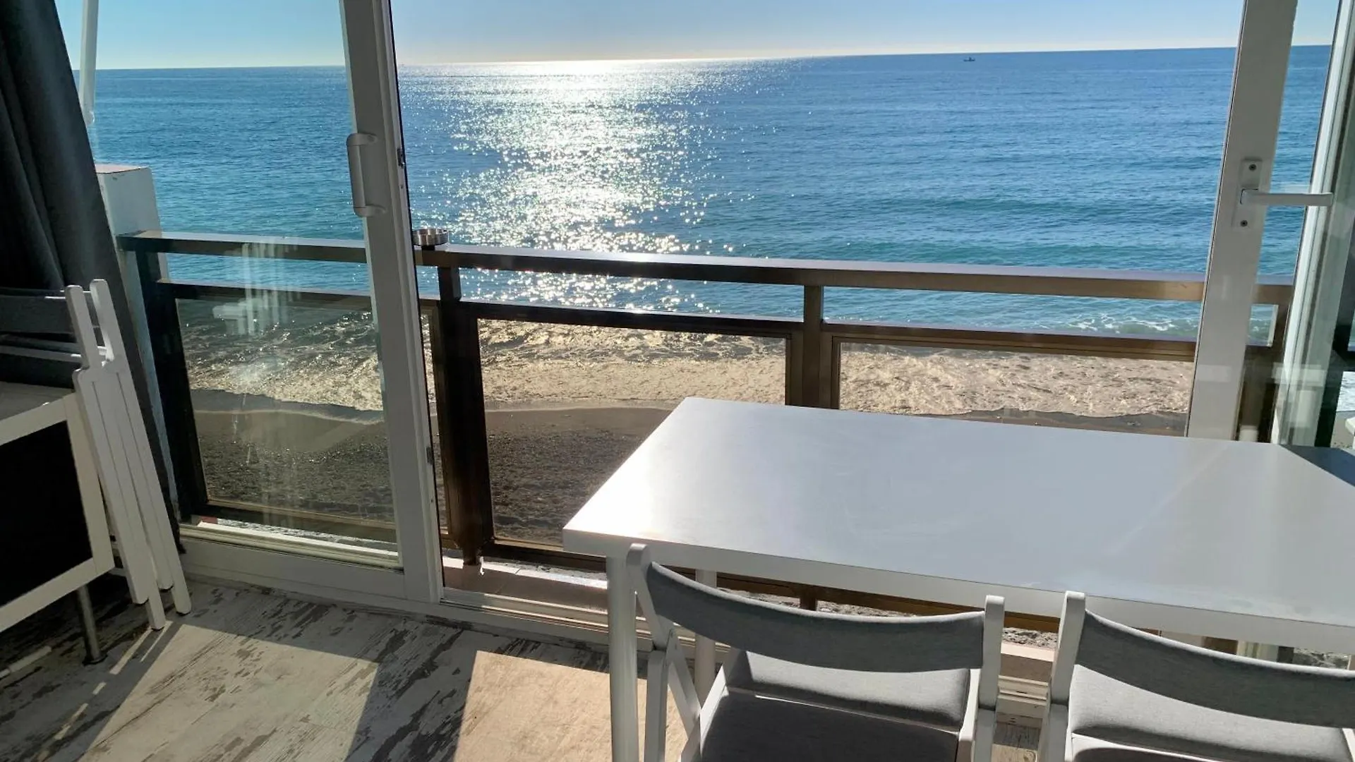 Malibu - “Vive En La Playa” “Live On The Beach” location